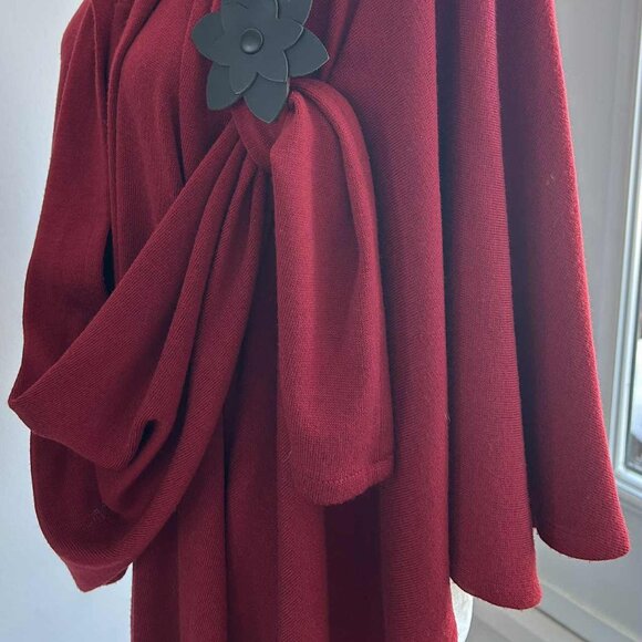 Anne Larochelle Garnet Hooded Knit Cape With Flower Tab Closure – One Size - Picture 5 of 14